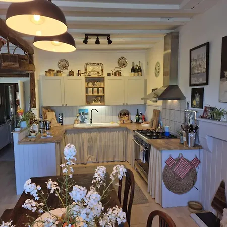 No 41 Grand Rue Bed & Breakfast *